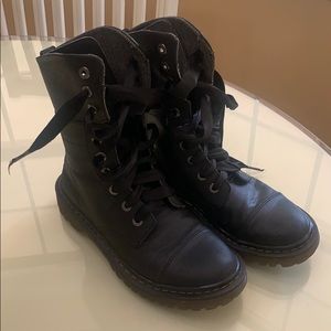 Dr. Martens Yuba Boot